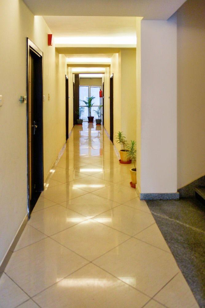 Hotel Janki International By Keymagics Váránaszi Kültér fotó