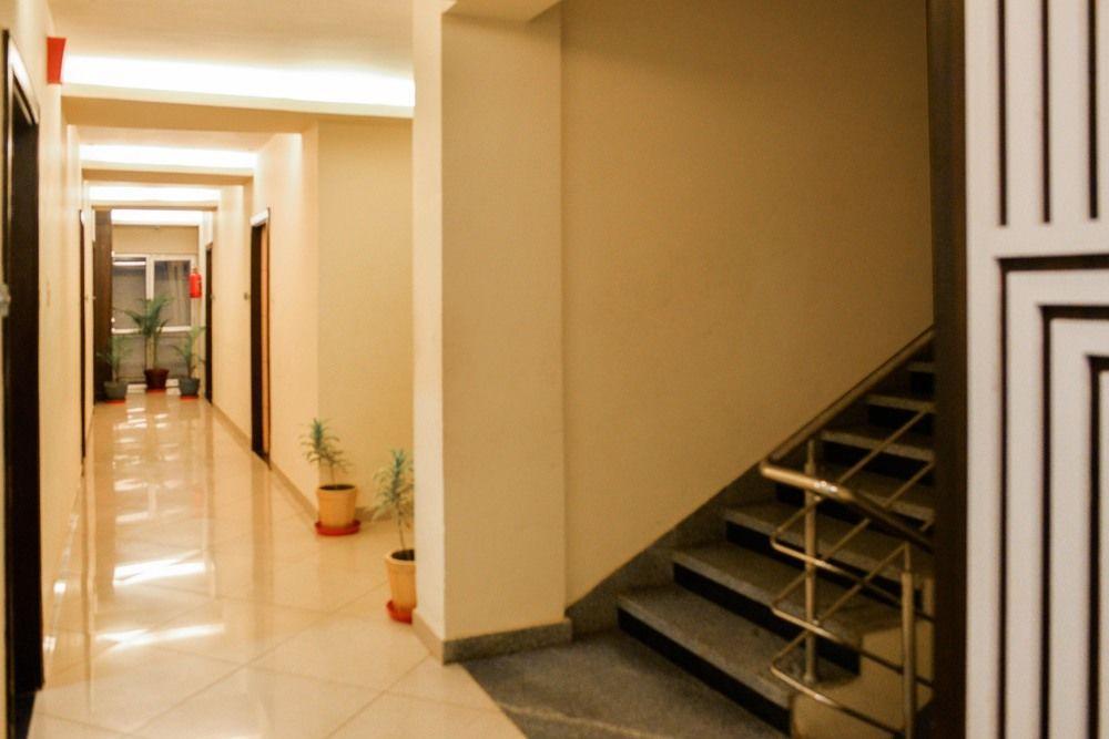 Hotel Janki International By Keymagics Váránaszi Kültér fotó