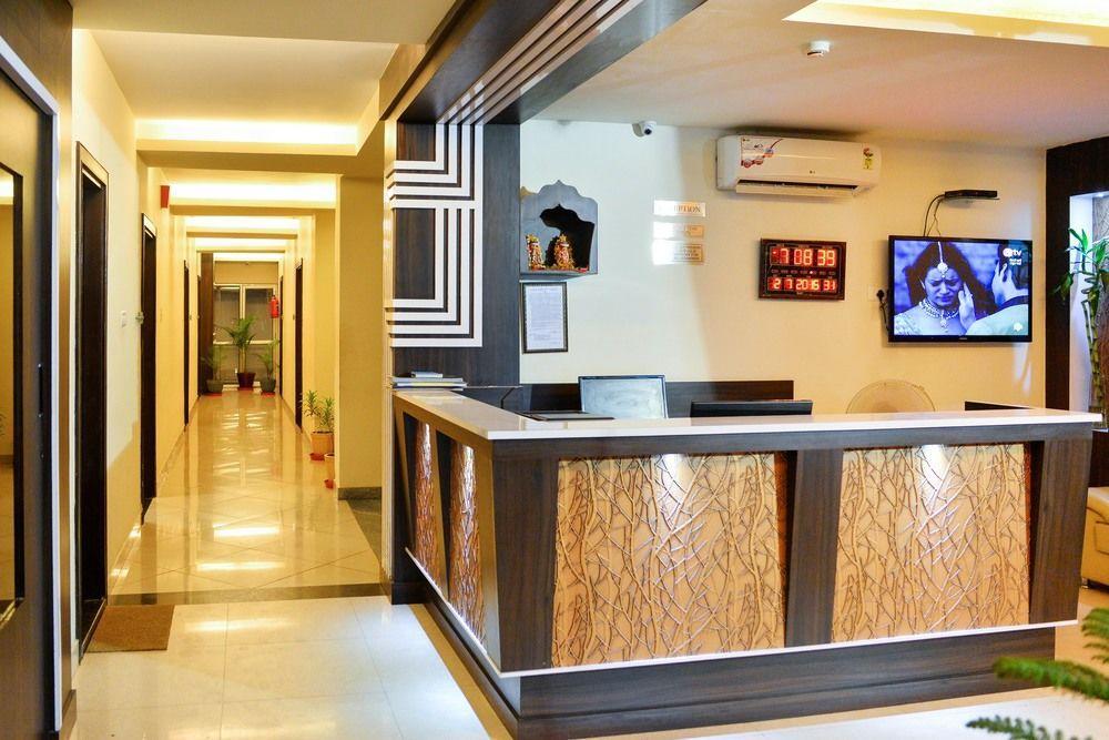 Hotel Janki International By Keymagics Váránaszi Kültér fotó