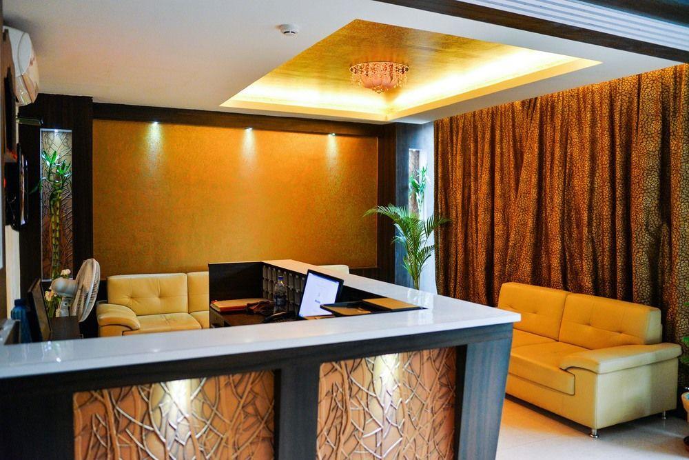 Hotel Janki International By Keymagics Váránaszi Kültér fotó