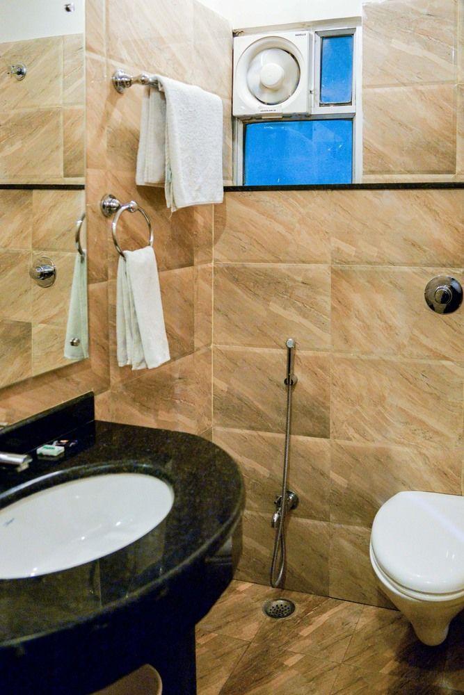 Hotel Janki International By Keymagics Váránaszi Kültér fotó