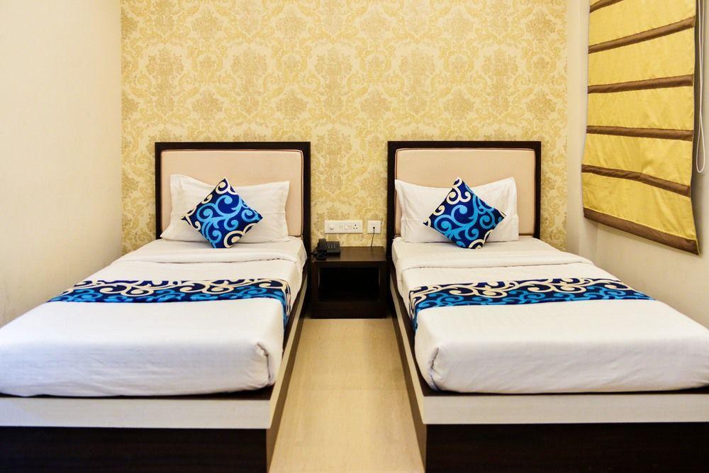 Hotel Janki International By Keymagics Váránaszi Kültér fotó