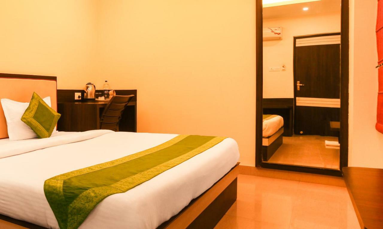 Hotel Janki International By Keymagics Váránaszi Kültér fotó