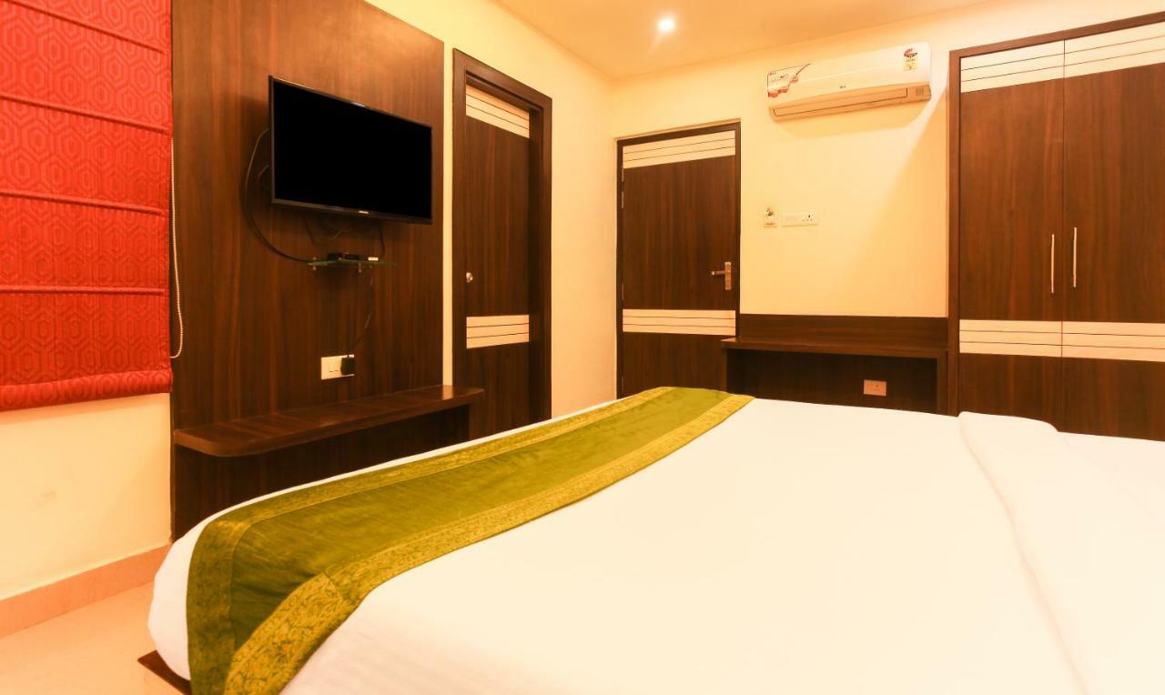 Hotel Janki International By Keymagics Váránaszi Kültér fotó