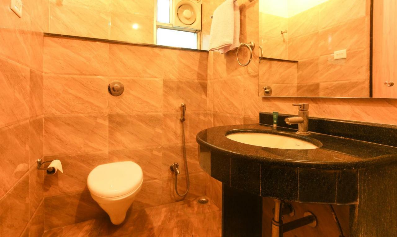 Hotel Janki International By Keymagics Váránaszi Kültér fotó