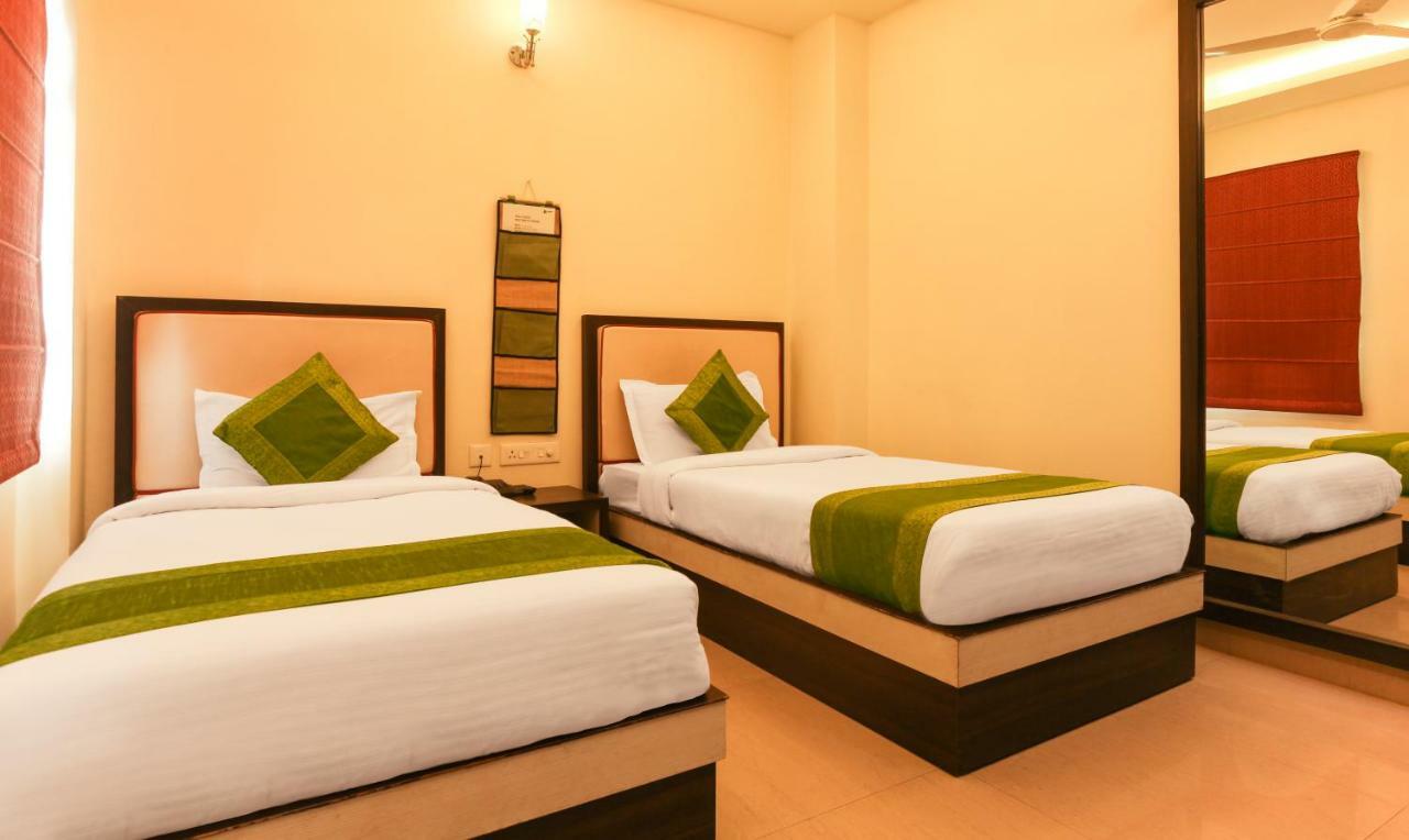 Hotel Janki International By Keymagics Váránaszi Kültér fotó