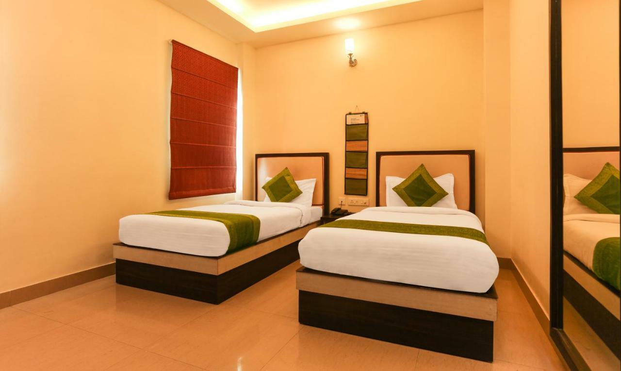 Hotel Janki International By Keymagics Váránaszi Kültér fotó