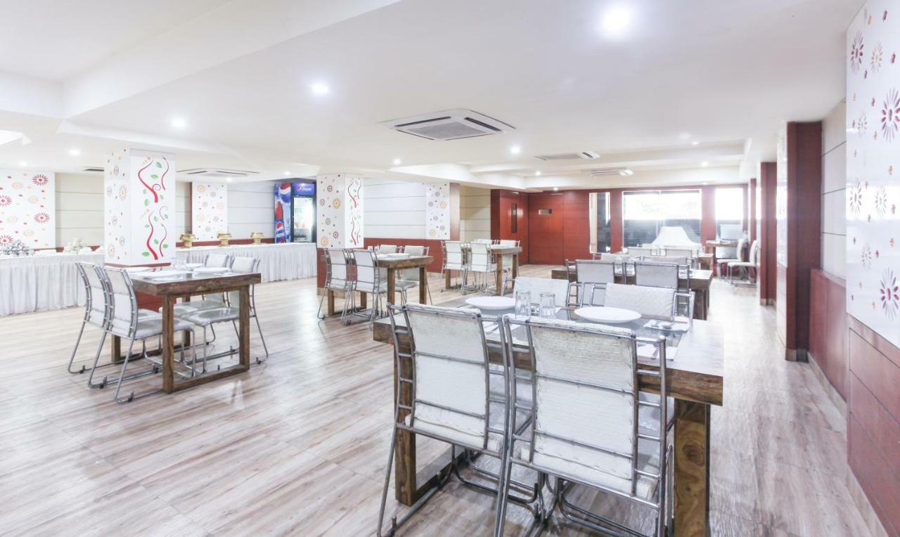 Hotel Janki International By Keymagics Váránaszi Kültér fotó