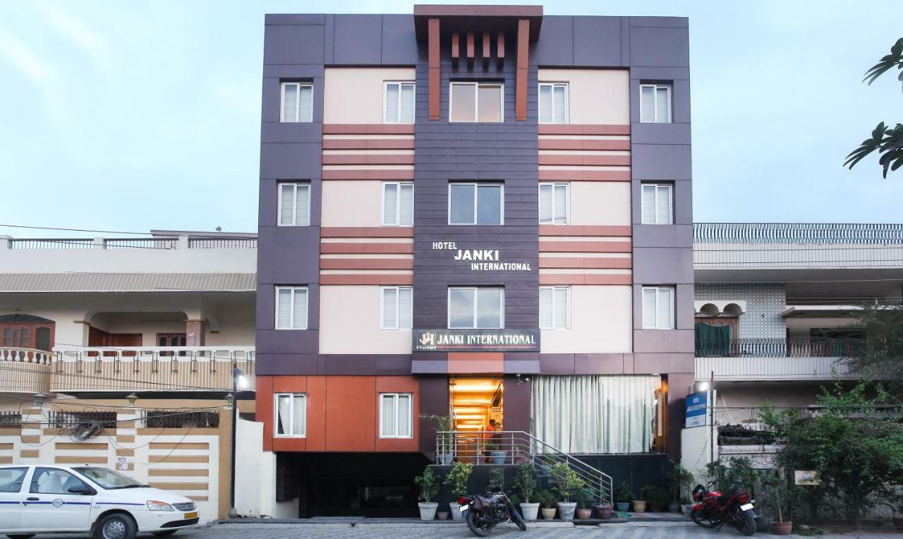 Hotel Janki International By Keymagics Váránaszi Kültér fotó
