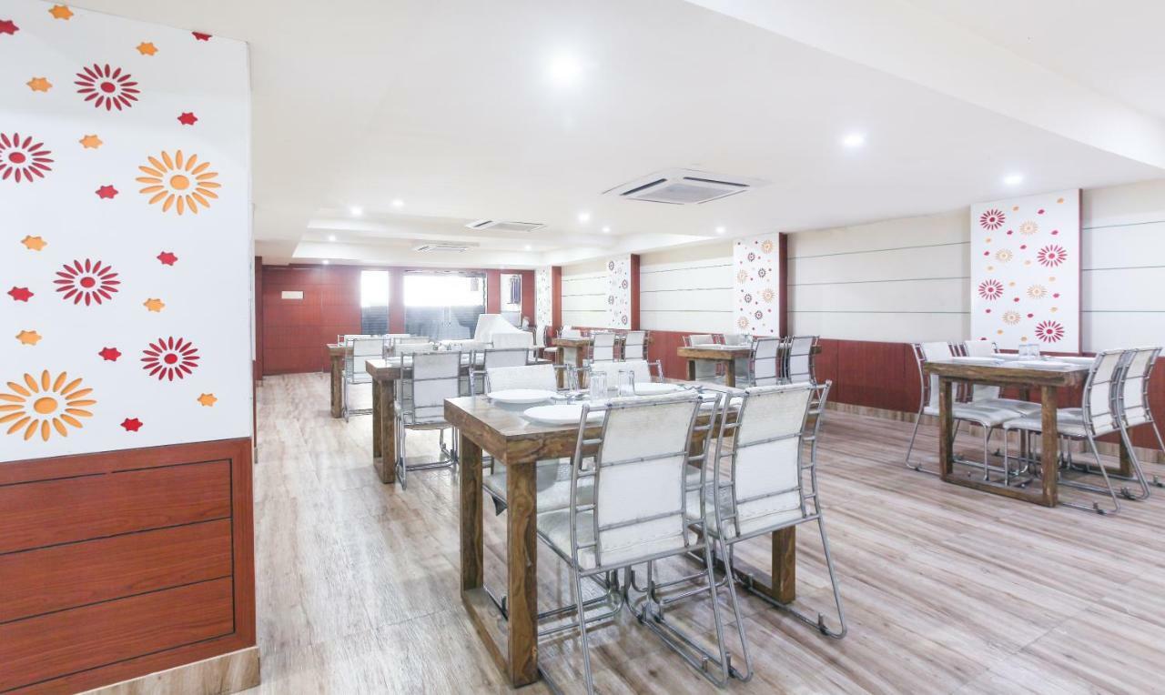 Hotel Janki International By Keymagics Váránaszi Kültér fotó